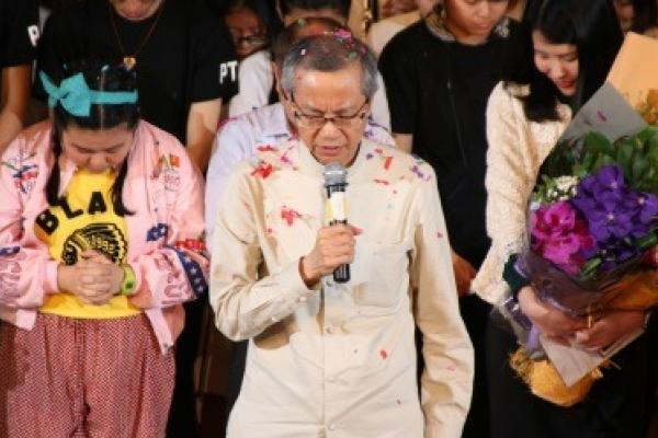  Prayer led by our School Supervisor, Dr. Eddie Ho	